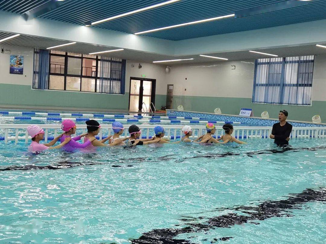 小学毕业生8月底前全部学会游泳海南提出最新要求