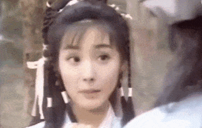 瘪嘴凹面的刻薄感几乎消失,麻木表情的疲惫感也一扫而光.