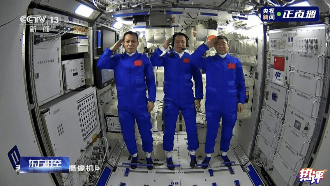 祖国|杨利伟《太空一日》刷屏，致敬航天人追星逐月的勇敢