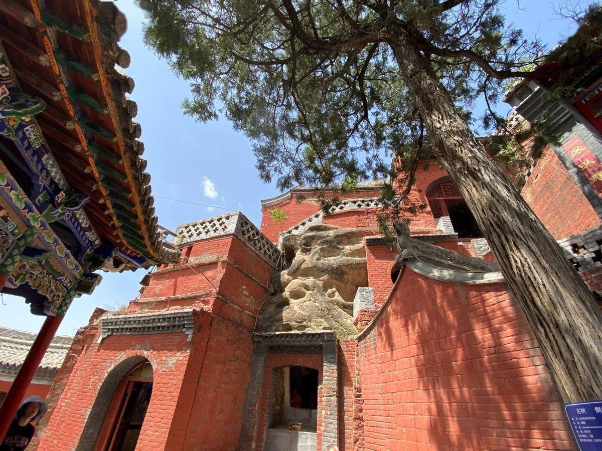 佳县云岩寺建在云朵般岩石上的寺院