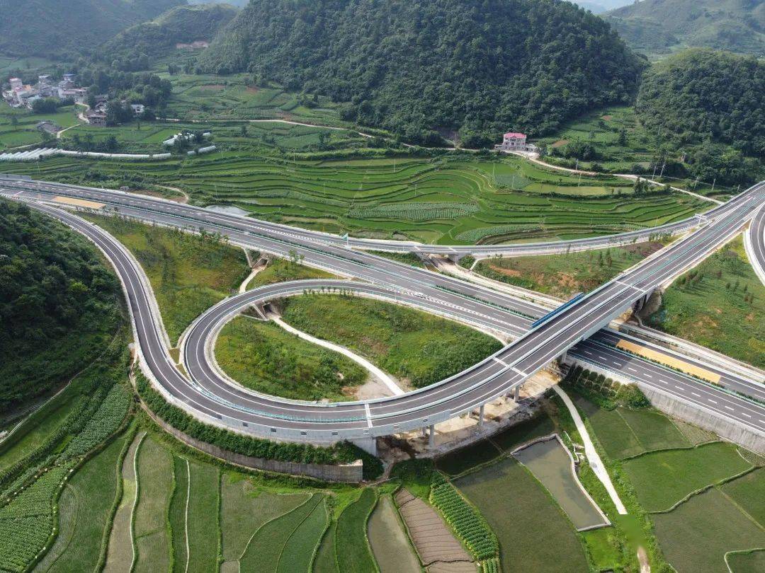 贵州公路建设投资最大项目都安高速通车运营