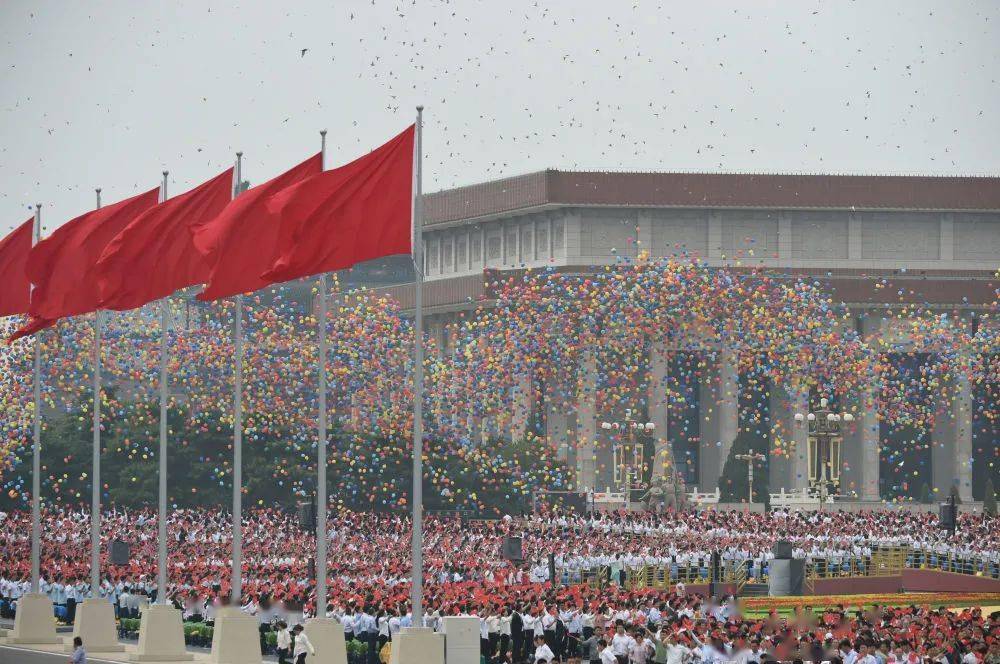 庆祝中国共产党成立100周年大会在天安门广场隆重举行