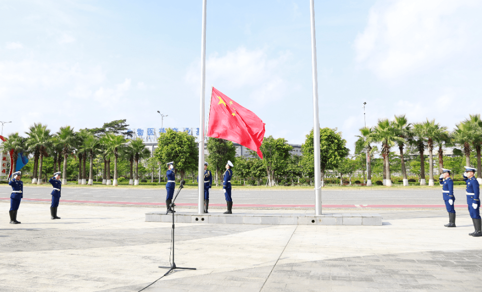 钦州港片区工管委举行2021年7月升国旗仪式