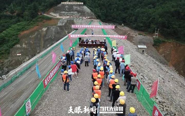 赞!赫章县这个2万人受益的水库完成大坝封顶