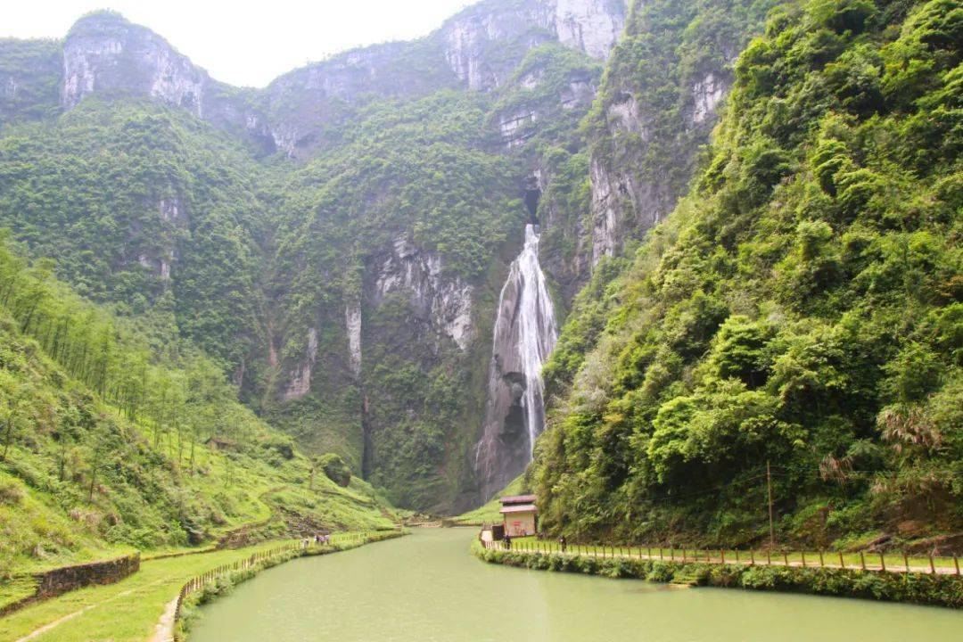 到大龙洞风景区交通十分方便,外地朋友可以坐飞机到达张家界和铜仁
