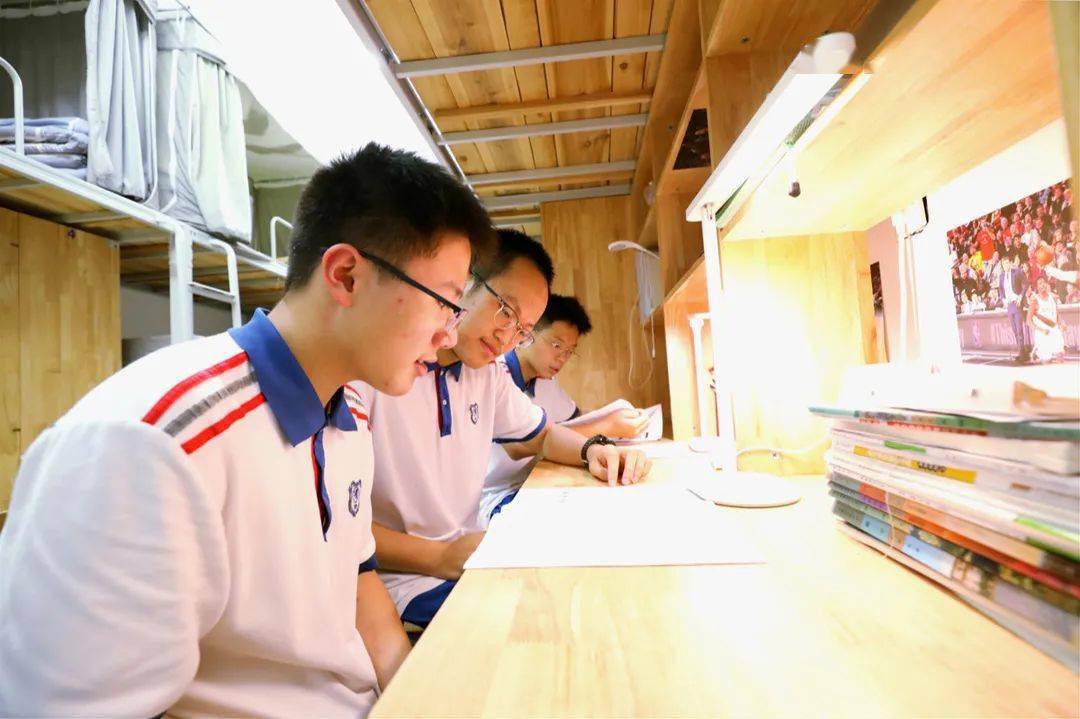 双十中学出了个「学霸宿舍」!