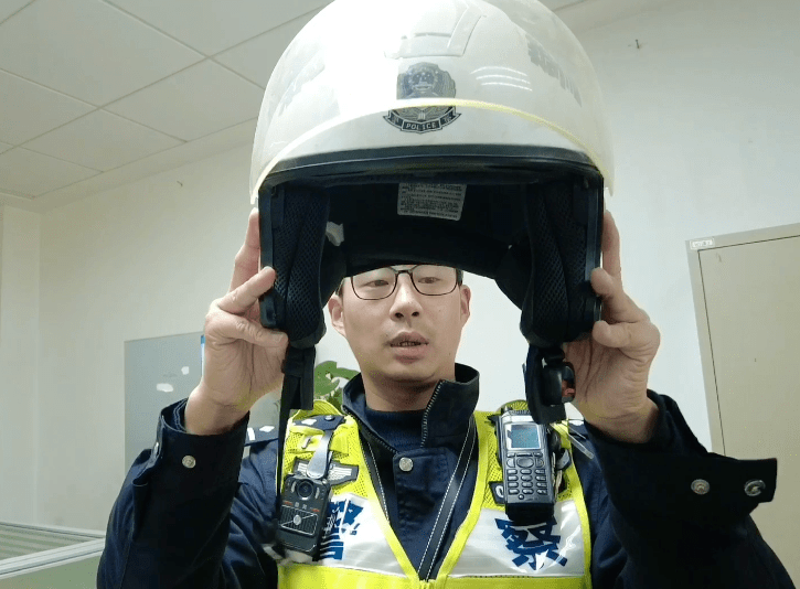 骑电动车不按规定佩戴头盔,罚款30元!_上海市