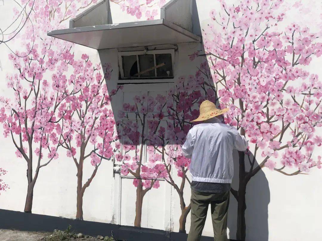 贤城资讯 | 粉色桃花跃然墙上!路边白墙变彩绘墙