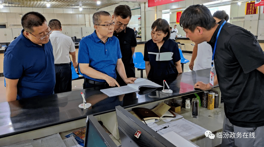 洪洞县委常委,纪委书记,监委主任张朝晖在县行政审批局调研