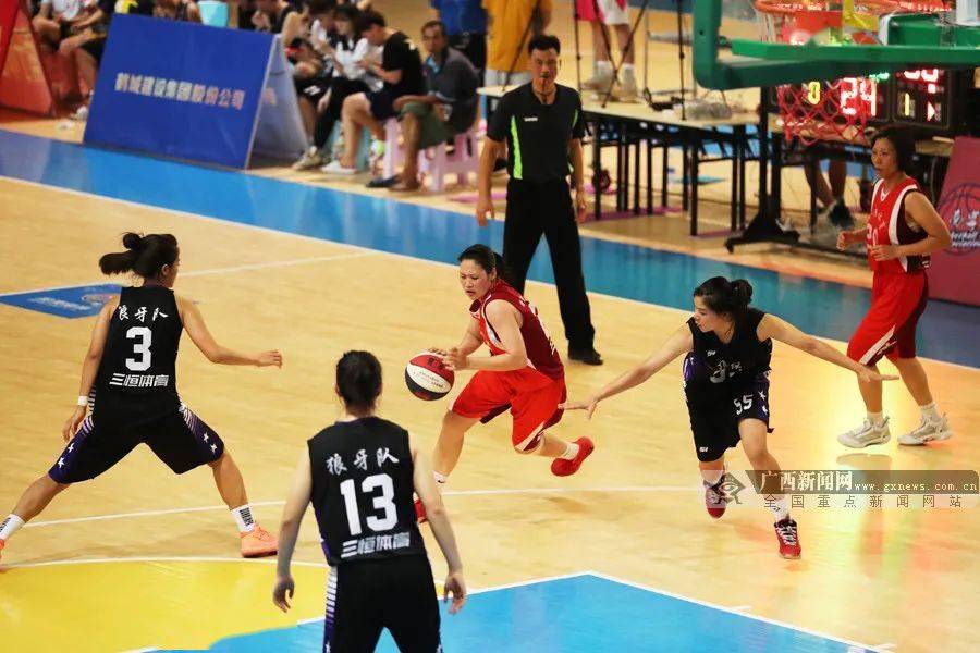 南宁市首办女子专项篮球联赛狼牙队成为赛会首个冠军