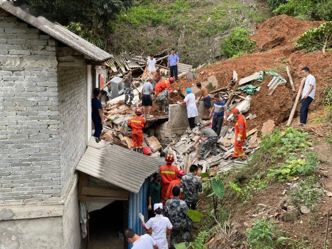 河口消防▏抢险救援搜救南溪农场三队山体滑坡被困人员