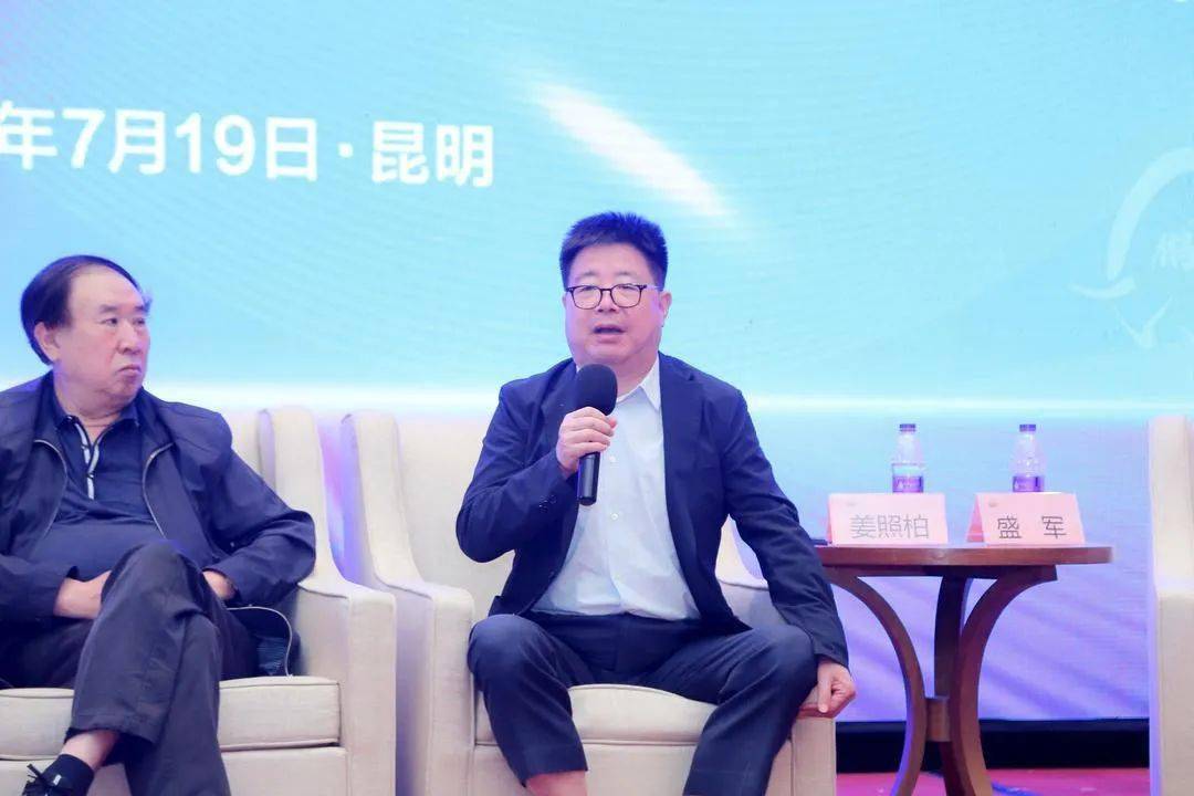 背景下肉牛产业的前景与机遇"这一主题展开讨论,鹏欣集团董事局主席