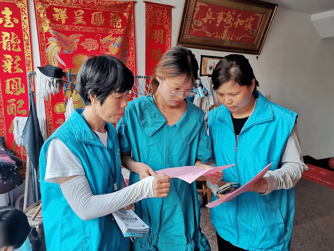 网格城东丨"尊重生命,关爱家庭"——网格员开展防范"民转刑"专项宣传