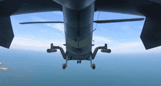 图片说明:直-9wa发射火箭弹 《军事报道》图