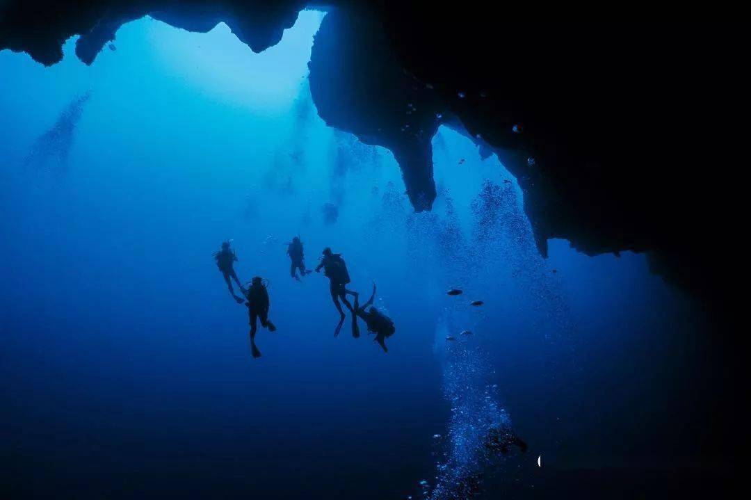 reef" then belize could equally have "the great blue hole")