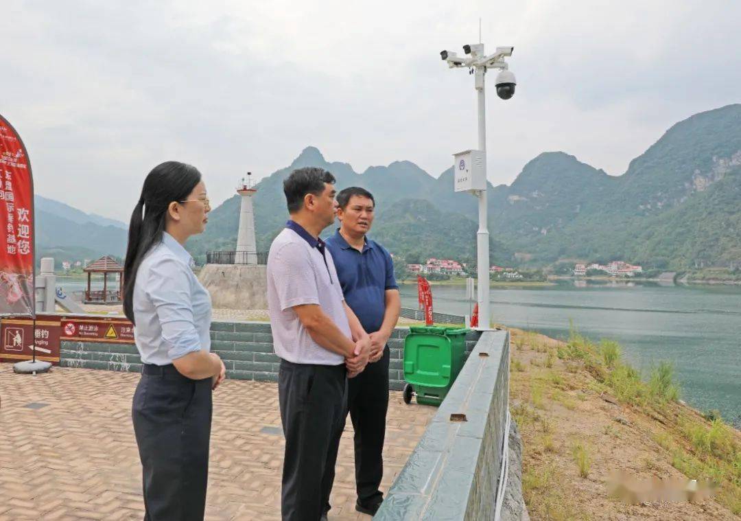 图为梁宁在北景镇音圩屯红水河—东盟国际垂钓基地调研.陆荣斌 摄