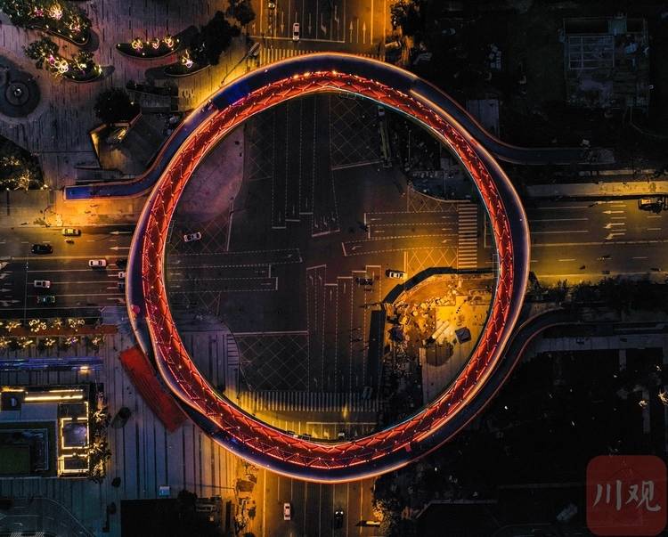 成都|成都新老“网红”同时亮灯 高低搭配形成绝美画面