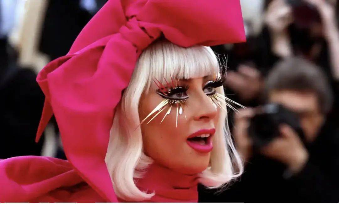 而卡迪碧(cardi b),阿黛尔(adele),布兰妮(britney spears)则排名第