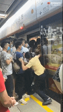 【开心一刻】广州地铁三号线能有多堵