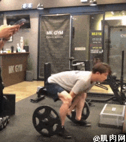 健身房是一个神奇又危险的地方, 因为不知道哪天就会出现一群沙雕 秀