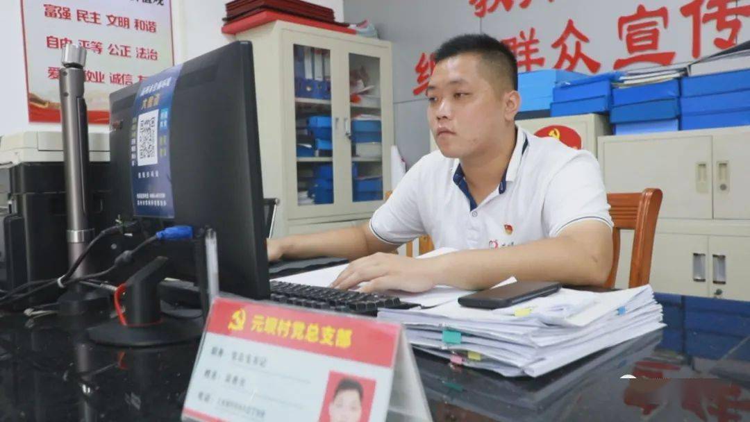 吴勇光是一名"兵支书",2012年至2014年在陆军73031部队服役,退伍后在