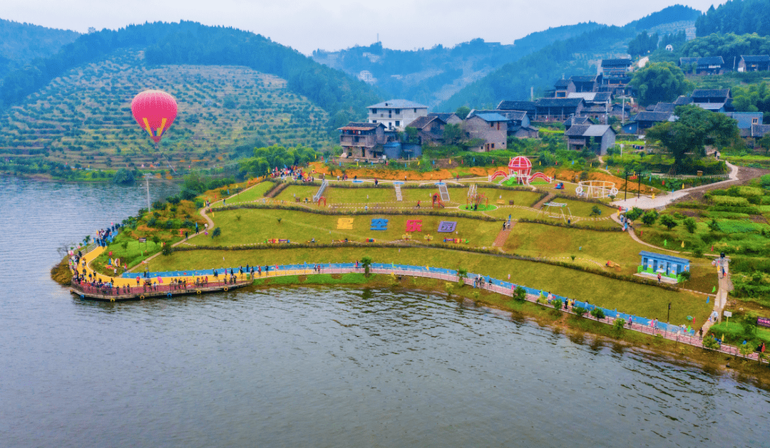 忠县下道--石宝寨景区--三峡橘海--白公祠文博景区--烽烟三国;天子山