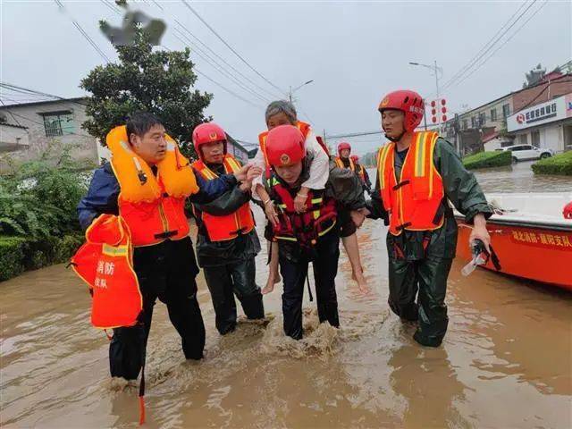 湖北应急人全力驰援河南抗洪救灾弘扬伟大抗疫精神发挥党员先锋作用