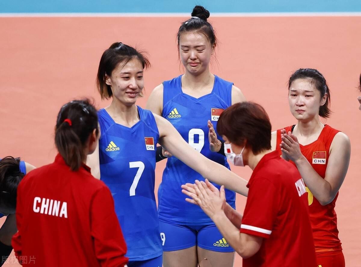 3-0也救不了中国女排,丁霞赛后痛哭被指责,选择性传球毁了球队