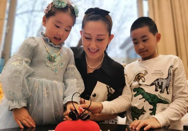 岁数|赵文卓一家好幸福,老婆张丹露气质高级,岁数一大熟女韵味更强