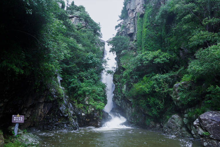 山光明|连云港渔湾景区：山光明媚落飞瀑 水色秀丽映三潭