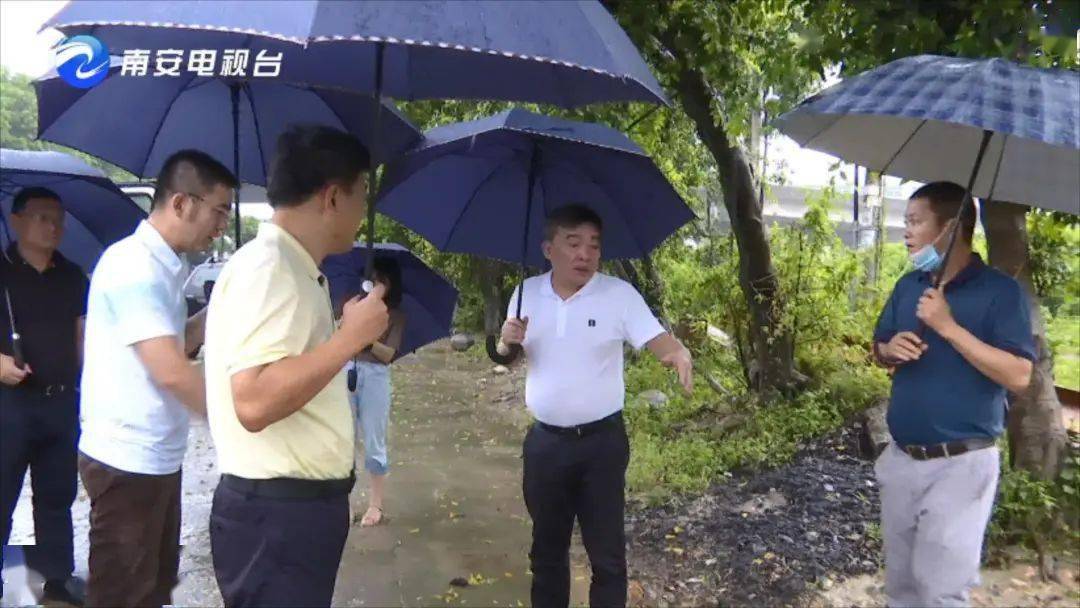 市领导黄育奇,曾惠阳参加检查.