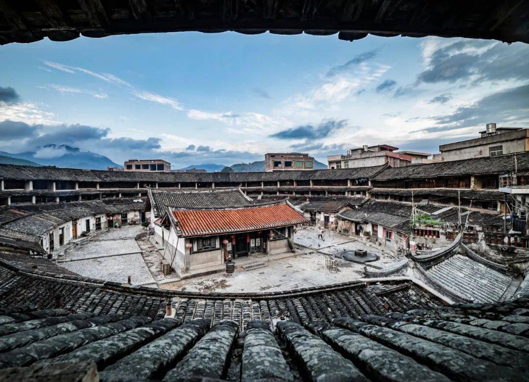 文旅龙岩来源:福建纪检监察,福建土楼永定景区龙岩市文化和旅游局召开