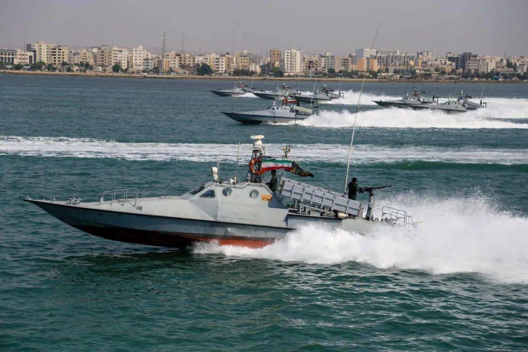 伊朗的武装快艇