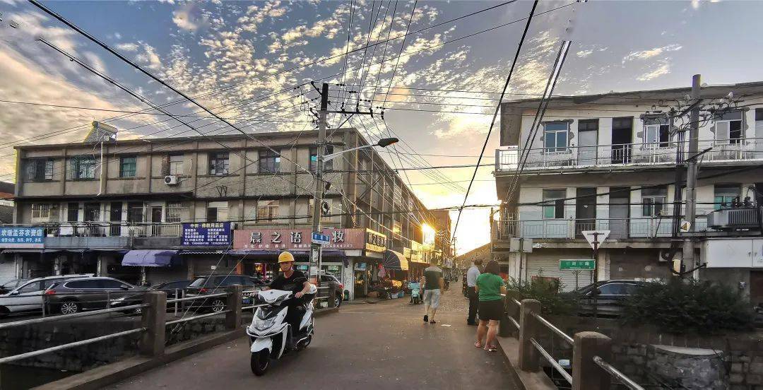 迎着夕阳,寻觅这段坎墩老街67_周家路