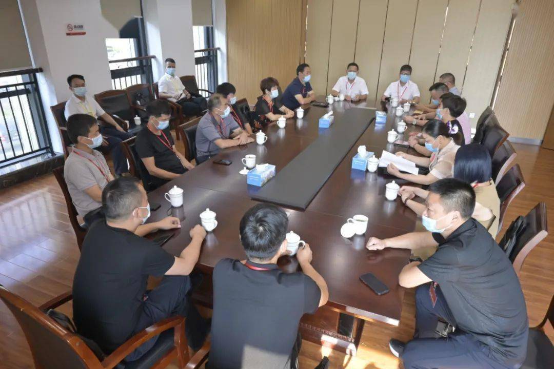 观海卫镇第四届人民代表大会第十次会议胜利召开
