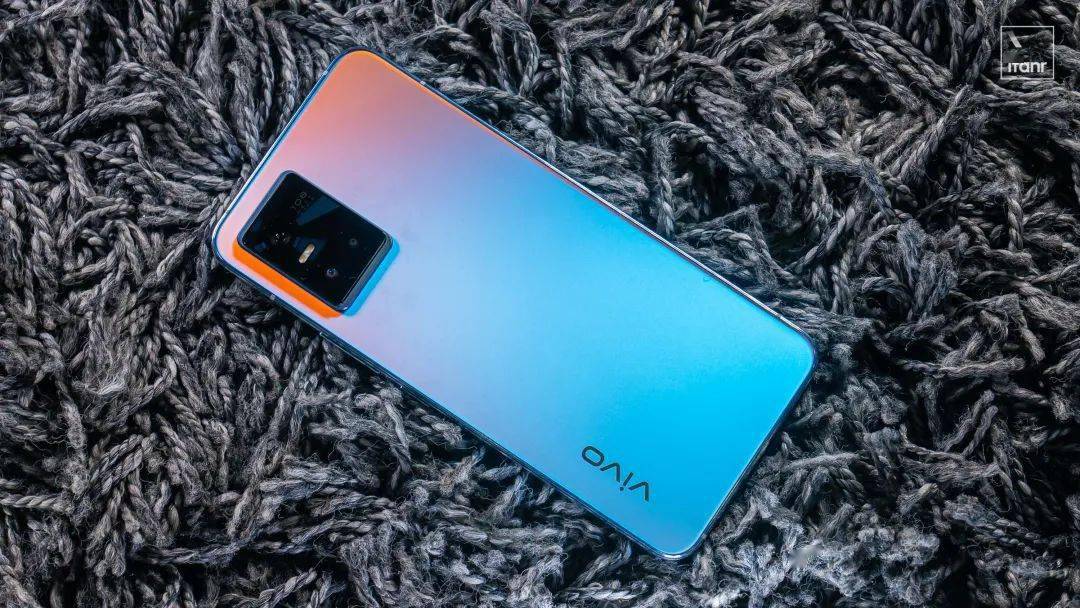 vivo s10 pro 绮光炫彩配色图赏:这一代的炫彩更自然,更好看