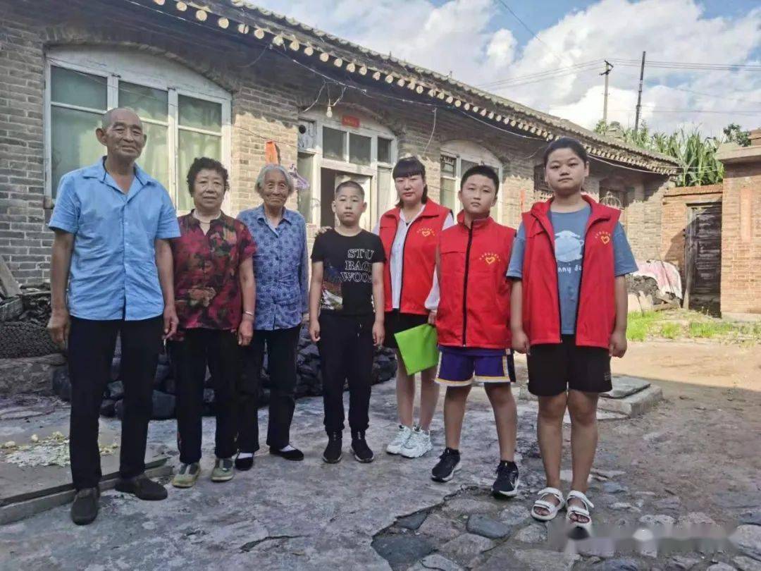 五台志愿者协会开展资助让梦想起航助学活动