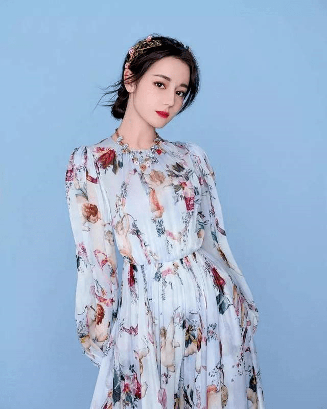 视觉|关之琳终究还是老了，穿碎花连衣裙像“奶奶辈”，却被气质惊艳