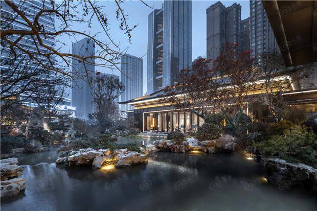 建发央玺作为建发在成都的改善豪宅产品,项目起步定位就较高,目前售价