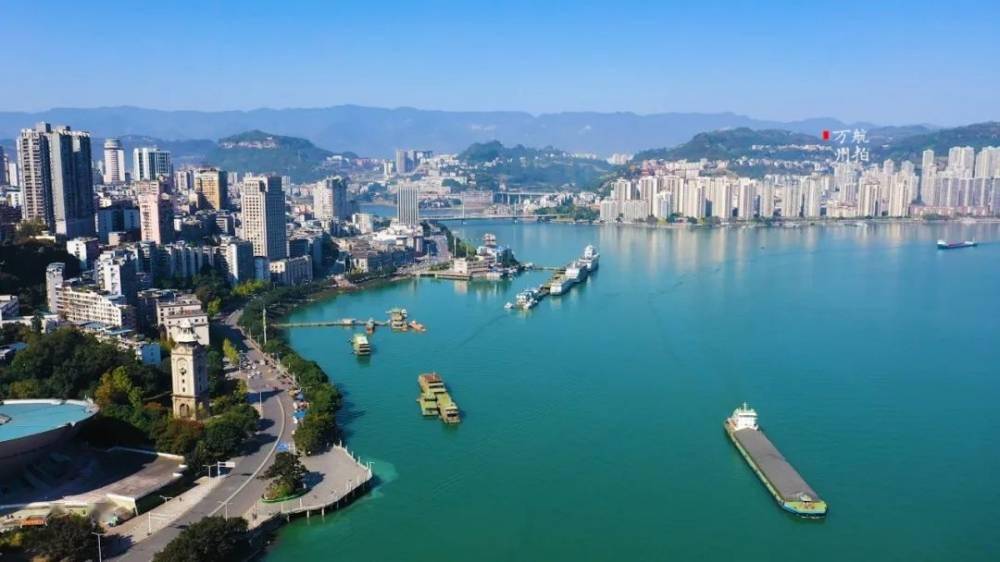 张家界,互相增加人流量,提升旅游经济,加快湘西,鄂西,渝东三地的发展