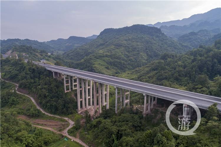渝黔高速扩能建设项目主线预计年底通车