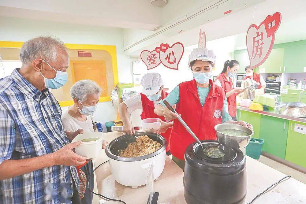 赞社区爱心厨房近邻帮扶让独居老人吃上暖心饭