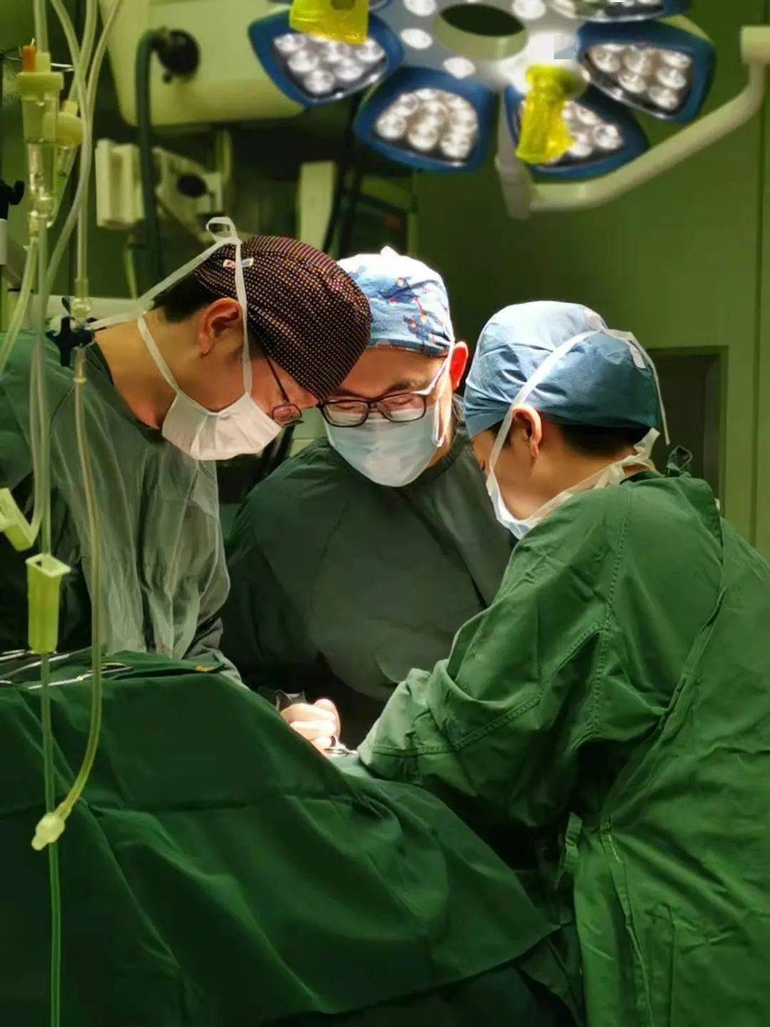 医师节实录:是平凡的一天,也是伟大的一天_医生