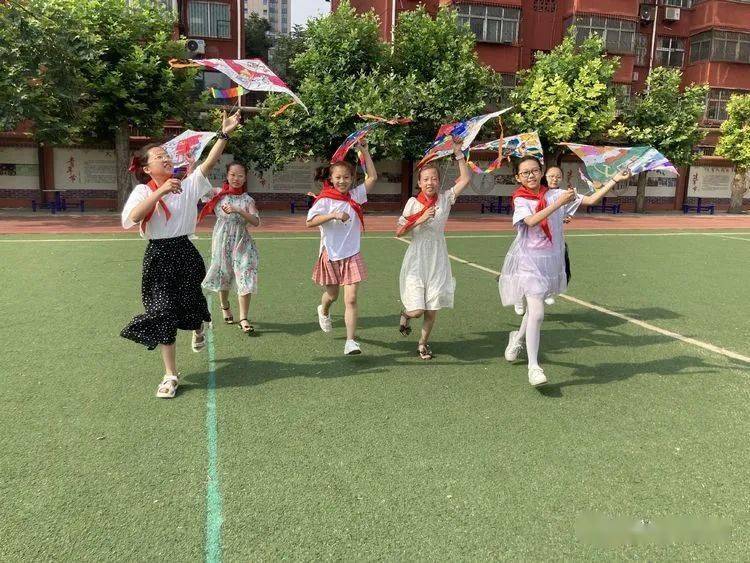 先锋学校少先队红领巾奖章"暑期争章活动之向阳章