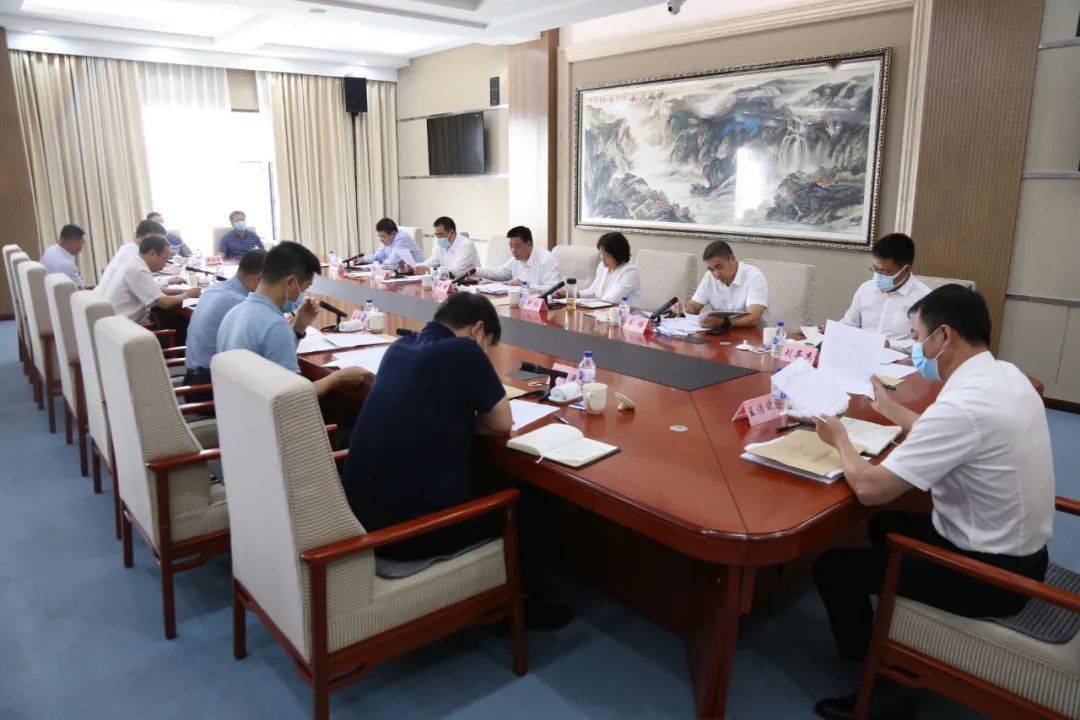 市政府党组成员王浩,吴强,宋耀伟,刘英杰出席会议,副市长梁弘列席会议