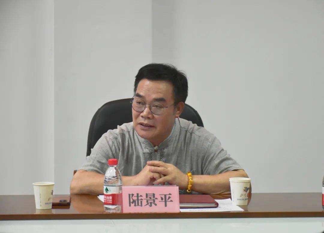 同志,国家级非物质文化遗产项目代表性传承人李人帡,陆景平出席座谈会