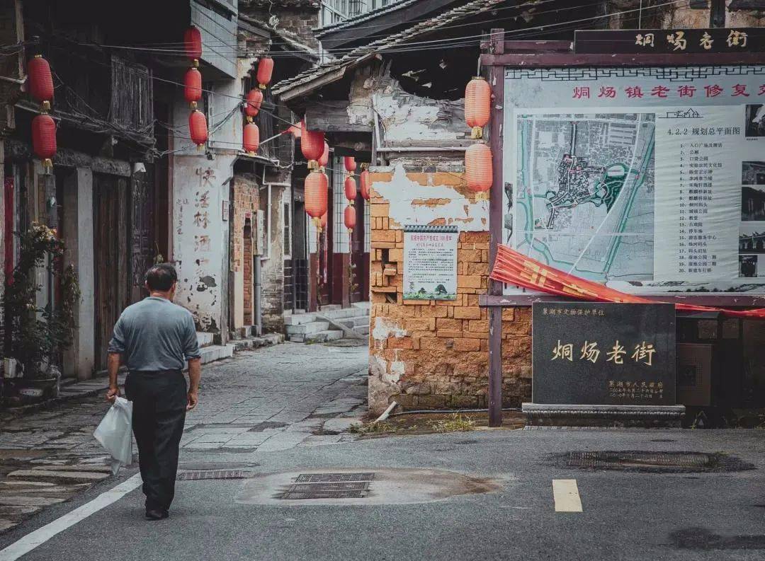 巢湖,有个地方叫烔炀老街(摄影:巢湖发布)紫薇花开百日红.