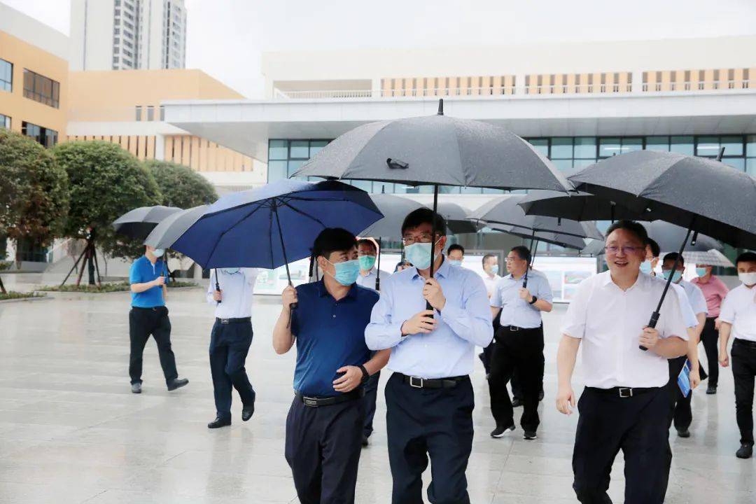 永川区新任区委书记张智奎到公司永川实验小学项目调研