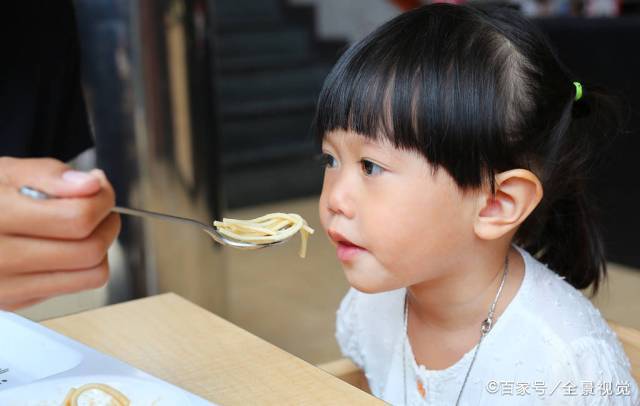 鸡内金|儿科医生提醒：孩子脾虚积食，多半与这3个习惯有关，家长要杜绝