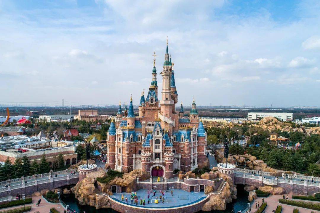 根据信用中国的消息显示,上海迪士尼度假区的关联公司上海国际主题